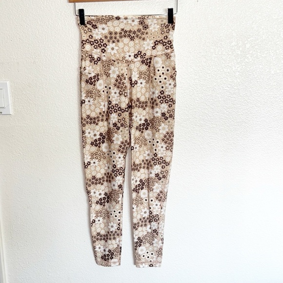 OFFLINE By Aerie Real Me 7/8 High Waisted Neutral Floral Pocket Legging - Picture 1 of 7